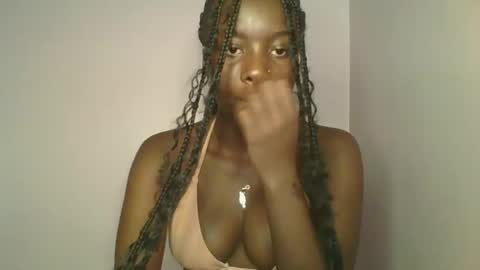 cutie_choco online show from October 2025 01:22:01 PM