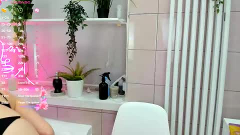 Lina online show from December 2025 02:03:01 PM