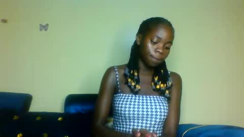 Snapshot of cutie_plush chatting on April 2026 03:52:01 PM cutieplush online show from April 2026 03:52:01 PM