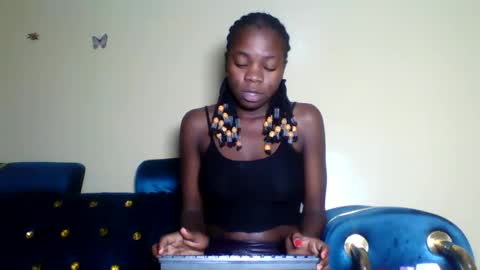 Snapshot of cutie_plush chatting on April 2026 07:48:01 PM cutieplush online show from April 2026 07:48:01 PM