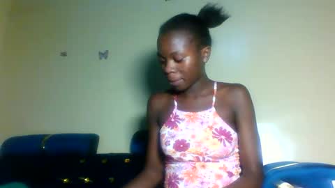 Snapshot of cutie_plush chatting on May 2026 08:25:01 PM cutieplush online show from May 2026 08:25:01 PM