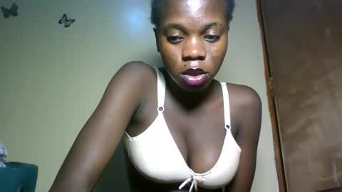 Snapshot of cutie_plush chatting on May 2026 07:45:02 PM cutieplush online show from May 2026 07:45:02 PM