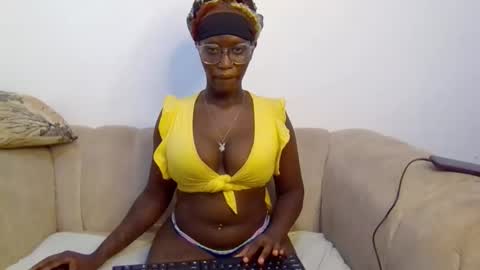 Snapshot of cutie_pumpkin_ chatting on April 2026 12:19:02 PM CUTIE online show from April 2026 12:19:02 PM