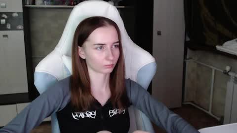 Cutti Crystal online show from November 2025 03:11:01 PM