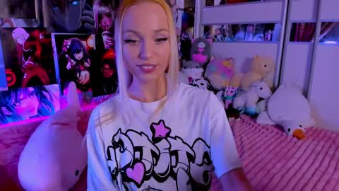 Snapshot of cuttie_ponyy chatting on March 2025 12:40:02 AM Nora online show from March 2025 12:40:02 AM