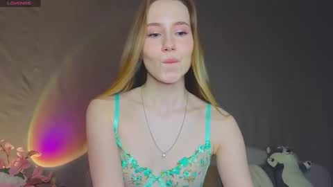 Snapshot of cuute_angell chatting on January 2025 07:53:01 PM Virginia See you on Sunday online show from January 2025 07:53:01 PM