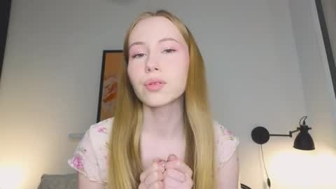 Snapshot of cuute_angell chatting on October 2025 05:09:02 PM Virginia See you on Sunday online show from October 2025 05:09:02 PM