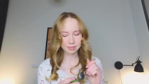 Snapshot of cuute_angell chatting on October 2025 05:06:02 PM Virginia See you on Sunday online show from October 2025 05:06:02 PM