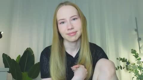 Snapshot of cuute_angell chatting on November 2025 05:13:02 PM Virginia See you on Sunday online show from November 2025 05:13:02 PM