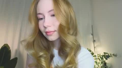 Snapshot of cuute_angell chatting on November 2025 05:06:01 PM Virginia See you on Sunday online show from November 2025 05:06:01 PM