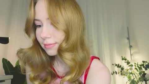 Snapshot of cuute_angell chatting on November 2025 05:04:02 PM Virginia See you on Sunday online show from November 2025 05:04:02 PM