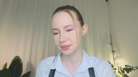 Snapshot of cuute_angell chatting on December 2025 05:18:02 PM Virginia See you on Sunday online show from December 2025 05:18:02 PM