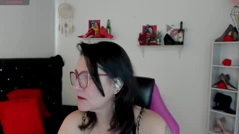 Mia  online show from September 2025 11:22:02 AM