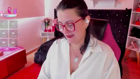 Mia  online show from September 2025 02:10:01 PM