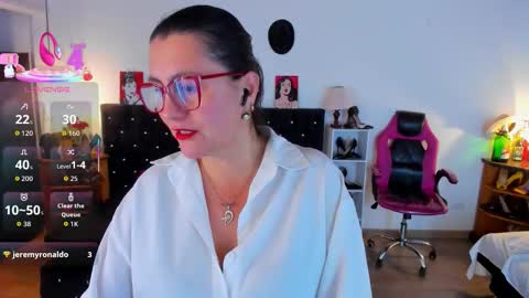 Mia  online show from November 2025 12:05:02 PM