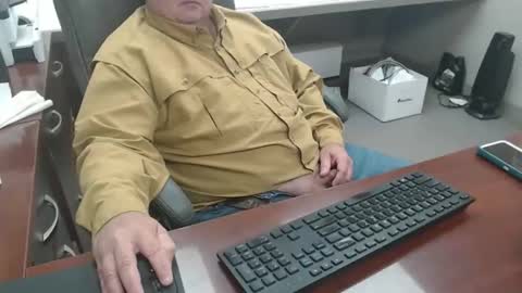 Snapshot of daddy7194 chatting on October 2025 09:43:01 AM daddy7194 online show from October 2025 09:43:01 AM