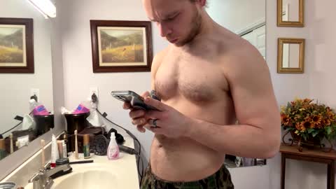 Snapshot of daddydaydrinkz chatting on December 2024 10:37:02 PM DaddydayDrinkz online show from December 2024 10:37:02 PM