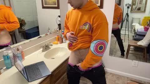 Snapshot of daddydaydrinkz chatting on February 2025 04:25:01 AM DaddydayDrinkz online show from February 2025 04:25:01 AM