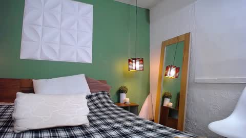 Valen online show from December 2024 05:50:01 PM