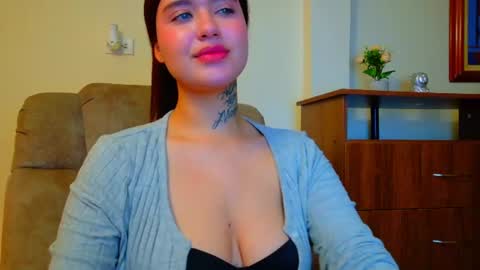Snapshot of daddys_little_secrett chatting on June 2026 12:08:02 AM Valen online show from June 2026 12:08:02 AM