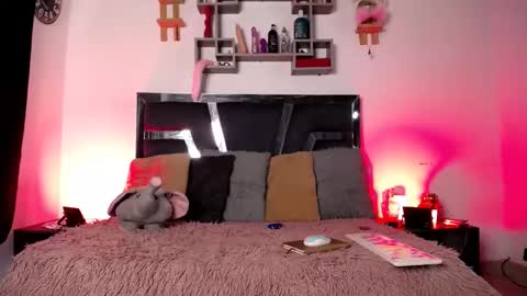 daenerys_cat online show from January 2025 12:07:02 PM