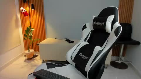 Snapshot of dafboy_ chatting on December 2024 12:51:02 PM Allan Daf online show from December 2024 12:51:02 PM