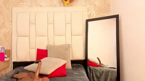 daffnelewis online show from November 2025 11:24:02 AM