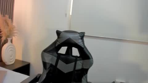 D A  F N E online show from January 2026 02:44:01 PM