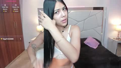 Dafne online show from November 2025 07:38:01 PM