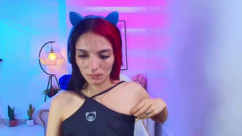 Snapshot of dafne_huges chatting on January 2025 03:21:01 PM dafne huges online show from January 2025 03:21:01 PM