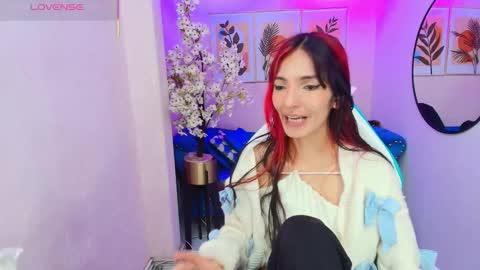 Snapshot of dafne_huges chatting on October 2025 07:47:01 PM dafne huges online show from October 2025 07:47:01 PM