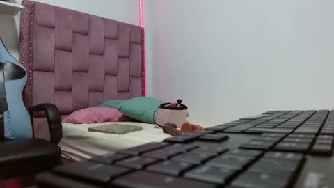 Snapshot of dafnnee_ross chatting on January 2025 12:11:02 PM DAFNNE online show from January 2025 12:11:02 PM