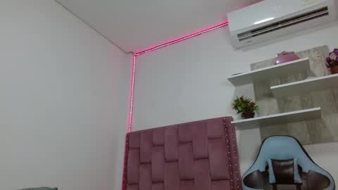 Snapshot of dafnnee_ross chatting on January 2025 12:02:02 PM DAFNNE online show from January 2025 12:02:02 PM