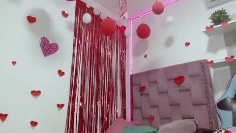 Snapshot of dafnnee_ross chatting on February 2025 12:05:02 PM DAFNNE online show from February 2025 12:05:02 PM