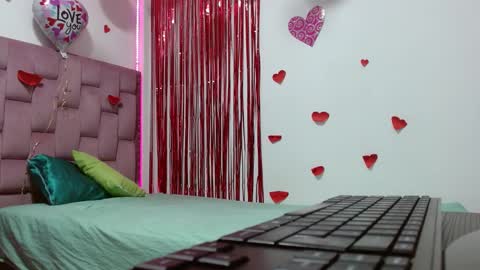 Snapshot of dafnnee_ross chatting on February 2025 12:05:02 PM DAFNNE online show from February 2025 12:05:02 PM