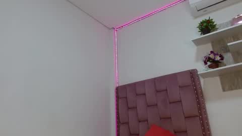 Snapshot of dafnnee_ross chatting on March 2025 12:09:02 PM DAFNNE online show from March 2025 12:09:02 PM