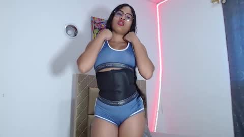 Snapshot of dafnnee_ross chatting on November 2025 01:54:02 PM DAFNNE online show from November 2025 01:54:02 PM