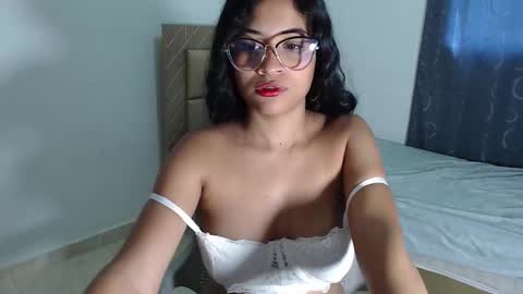 Snapshot of dafnnee_ross chatting on November 2025 04:28:02 PM DAFNNE online show from November 2025 04:28:02 PM