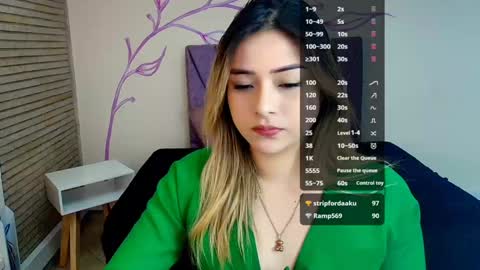 Snapshot of dahliamoore chatting on December 2024 03:22:01 PM Dahlia online show from December 2024 03:22:01 PM