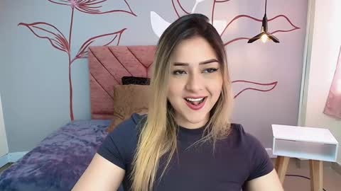 Snapshot of dahliamoore chatting on December 2024 08:40:02 PM Dahlia online show from December 2024 08:40:02 PM