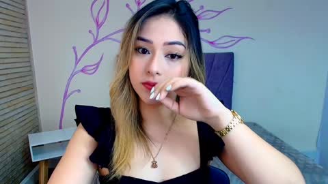 Snapshot of dahliamoore chatting on December 2024 12:18:02 PM Dahlia online show from December 2024 12:18:02 PM