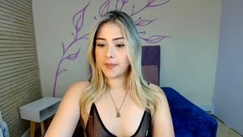 Snapshot of dahliamoore chatting on January 2025 08:04:02 PM Dahlia online show from January 2025 08:04:02 PM