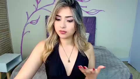 Snapshot of dahliamoore chatting on February 2025 08:11:02 AM Dahlia online show from February 2025 08:11:02 AM
