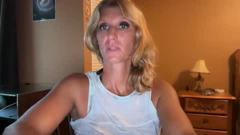 Snapshot of daisy9kat chatting on September 2025 04:07:02 PM Daisy137 online show from September 2025 04:07:02 PM