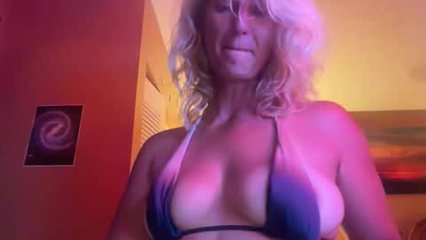Snapshot of daisy9kat chatting on May 2026 12:04:01 AM Daisy137 online show from May 2026 12:04:01 AM
