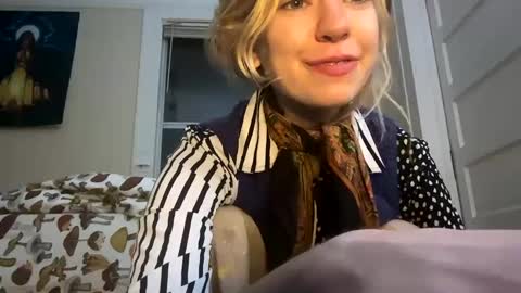 DaisyB3 online show from January 2025 02:35:02 AM