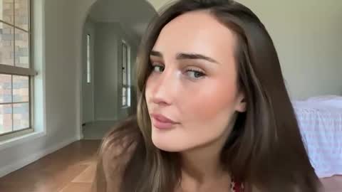 Snapshot of daisyfayer chatting on May 2026 11:35:01 PM Daisy online show from May 2026 11:35:01 PM