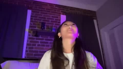 Daisy Kim online show from February 2025 02:29:02 AM