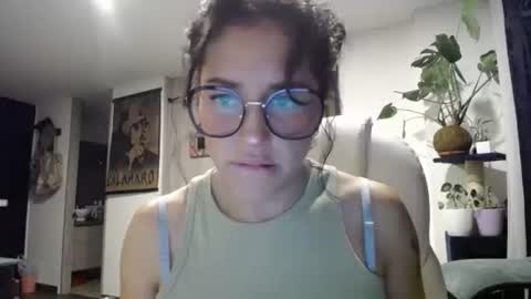 IG  dakotasofiaa online show from December 2024 05:51:02 AM