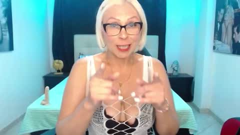 Dakota online show from October 2025 01:48:02 AM